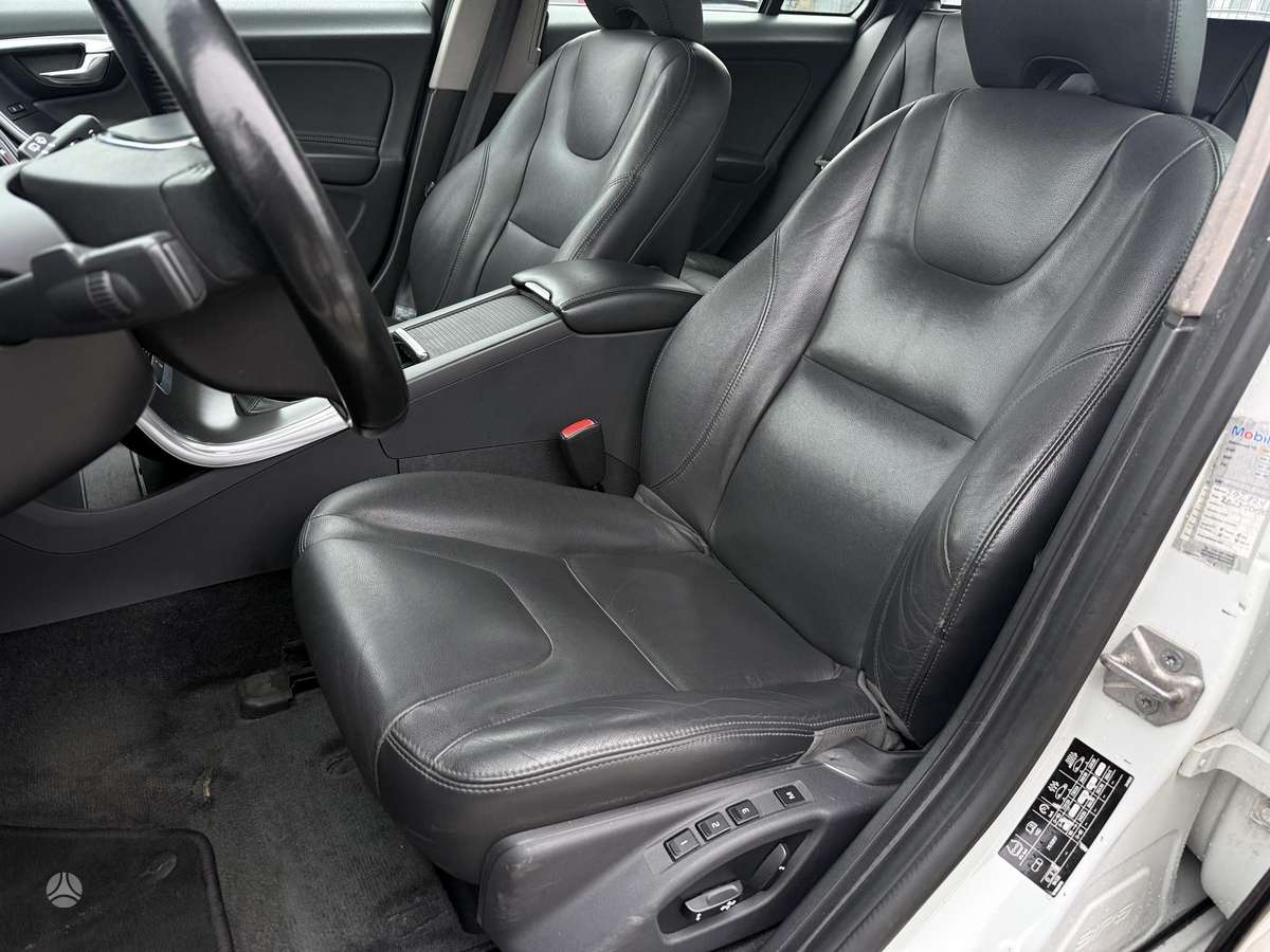 Volvo V60 2014 — photo 22