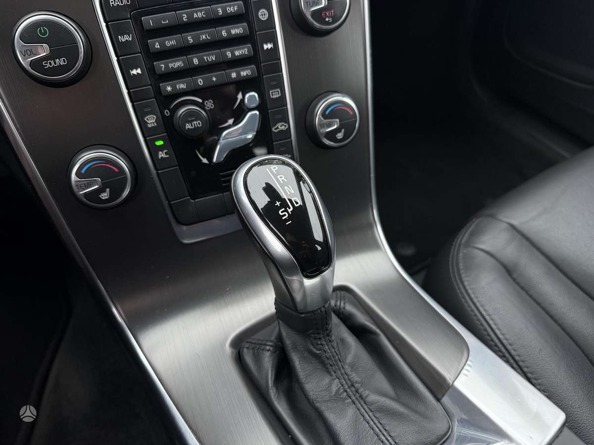 Volvo V60 2014 — photo 27