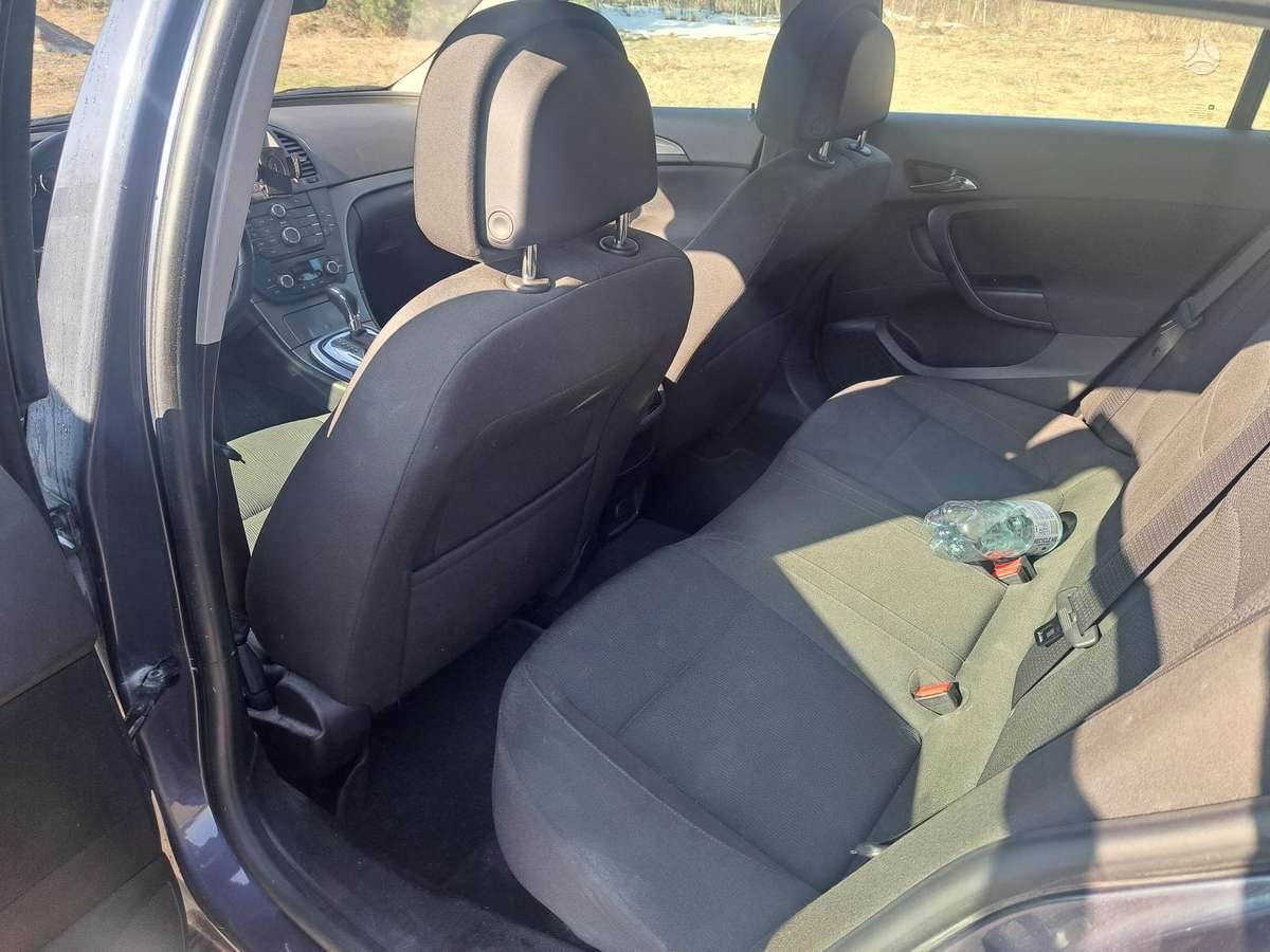 Opel Insignia 2011 — салон