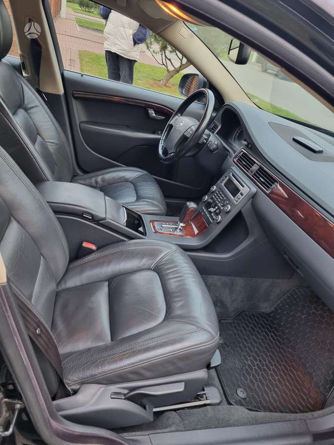 Volvo V70 2009 — photo 10