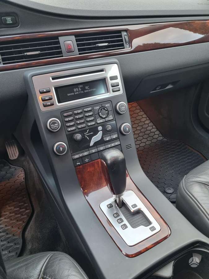 Volvo V70 2009 — photo 11