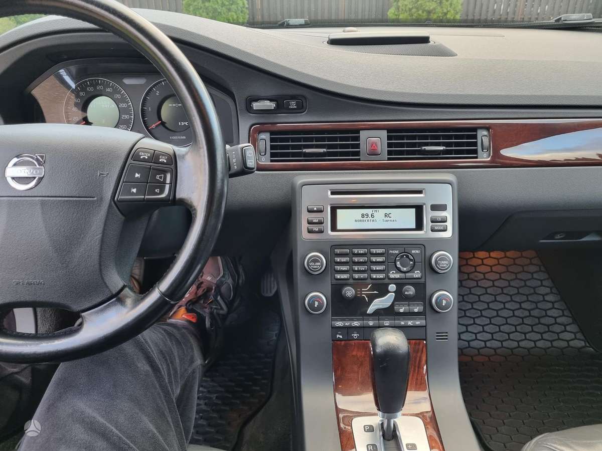 Volvo V70 2009 — photo 13