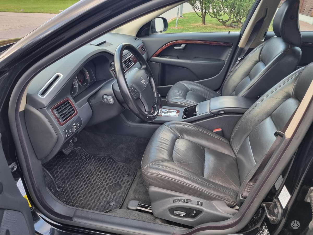 Volvo V70 2009 — photo 8