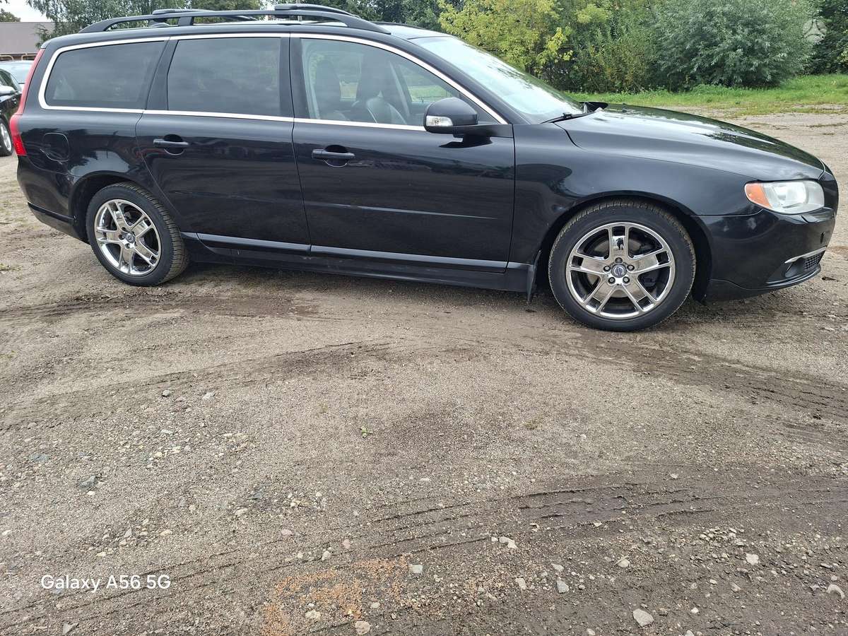 Volvo V70 2012 — photo 13