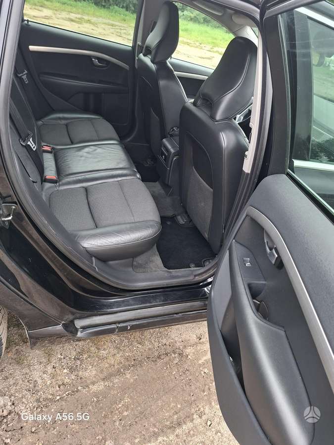 Volvo V70 2012 — photo 14