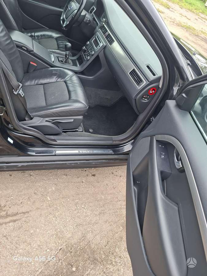 Volvo V70 2012 — photo 15