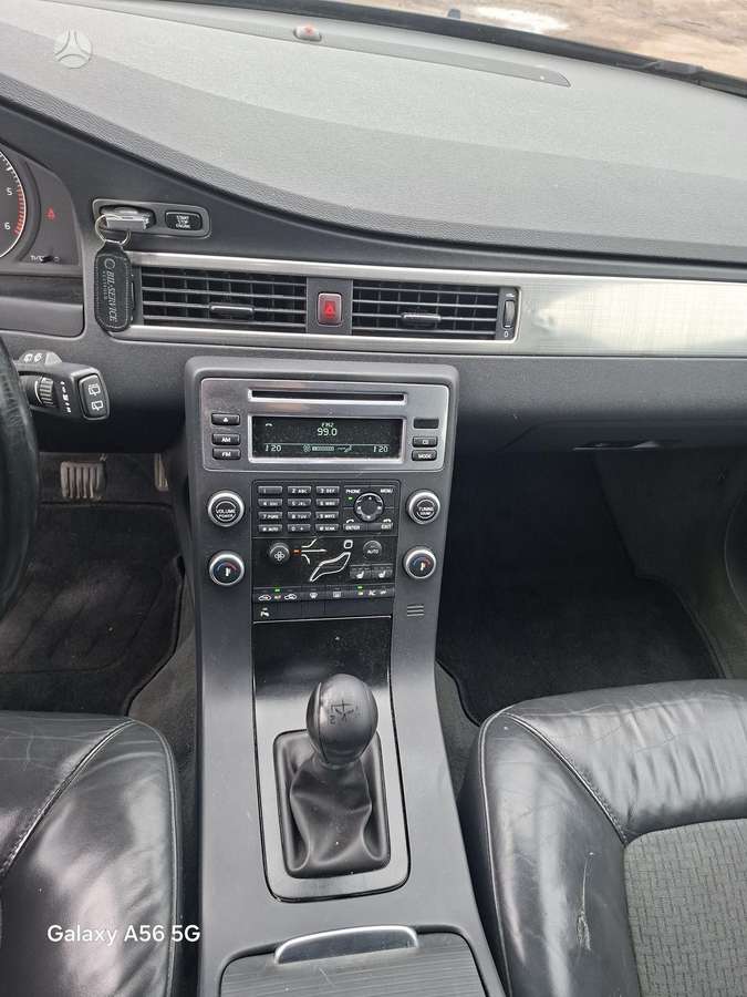 Volvo V70 2012 — photo 18