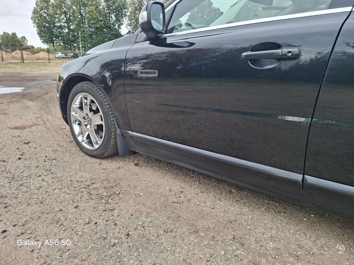 Volvo V70 2012 — engine 1560 cm³, 114 HP (84kW)