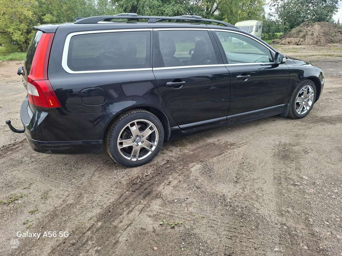 Volvo V70 2012 — photo 9