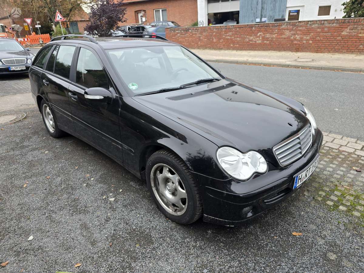 Mercedes-Benz C180 2005 — rear view