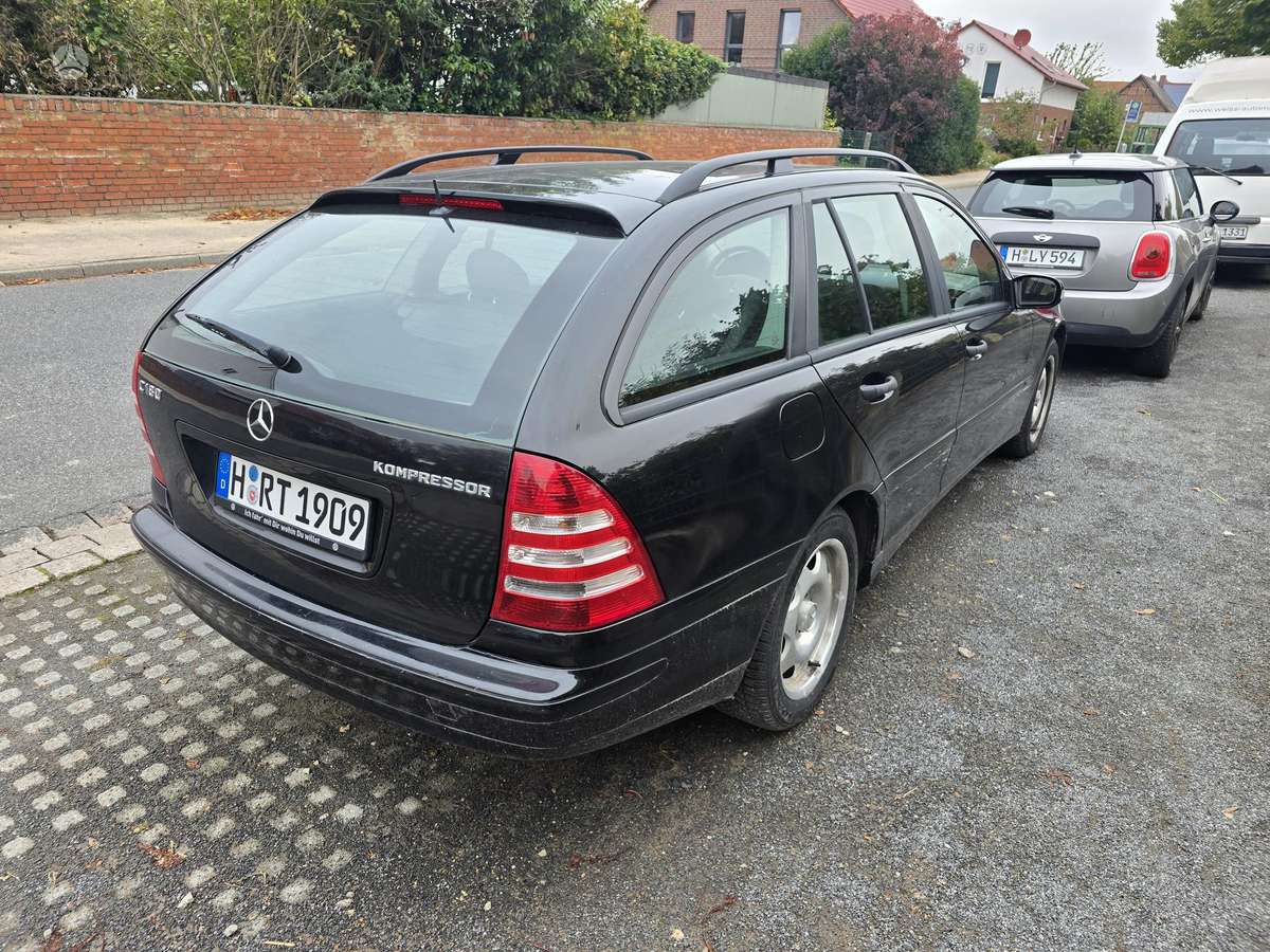 Mercedes-Benz C180 2005 — engine 1800 cm³, 143 HP (105kW)