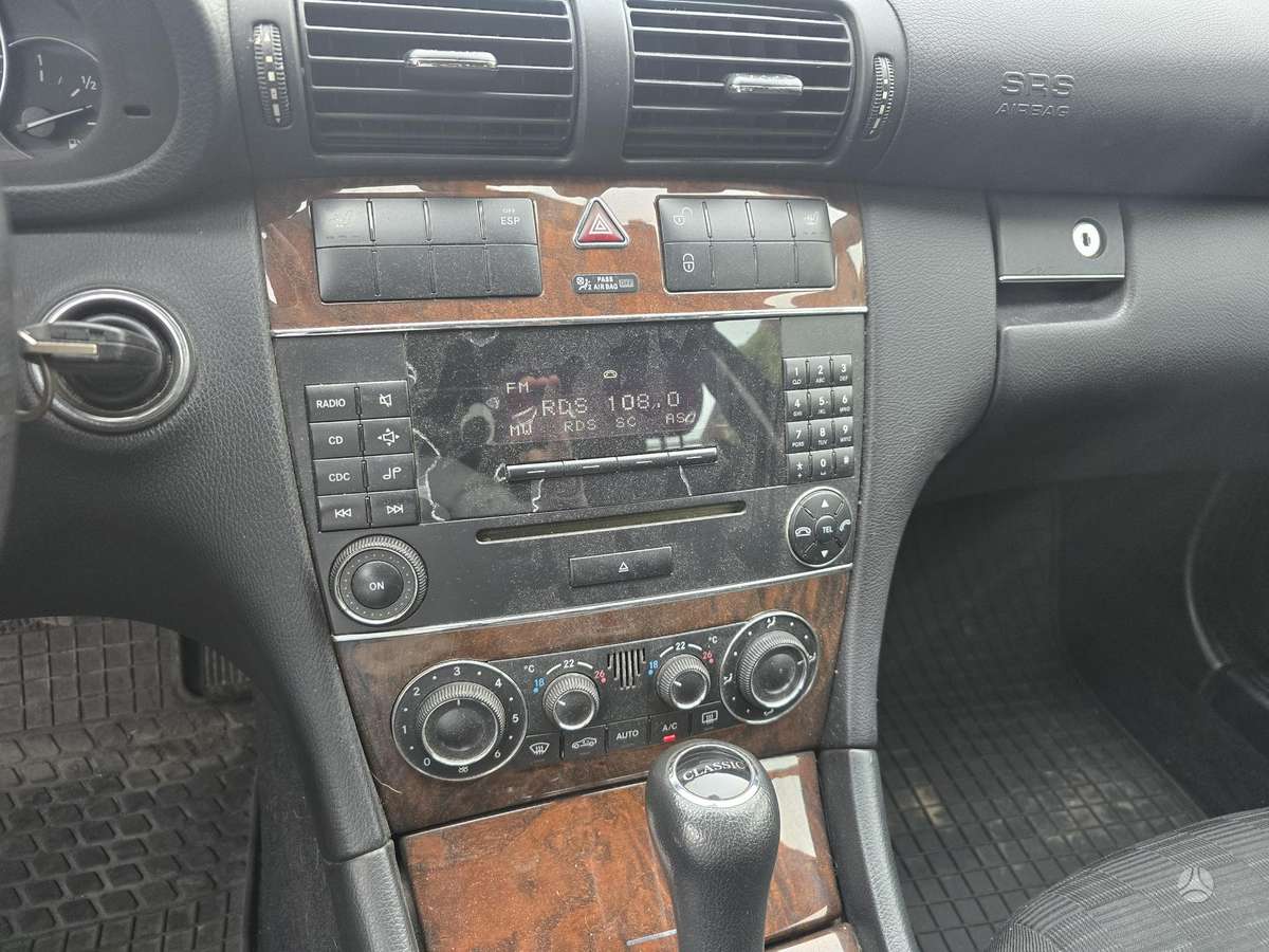 Mercedes-Benz C180 2005 — photo 7