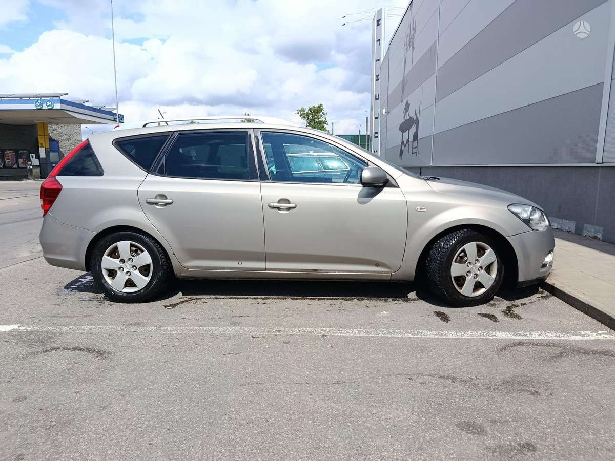 Kia Ceed 2010 — photo 7
