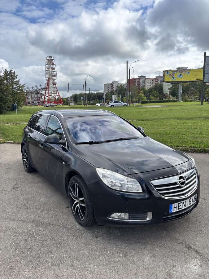 Opel Insignia 2011 — rear view