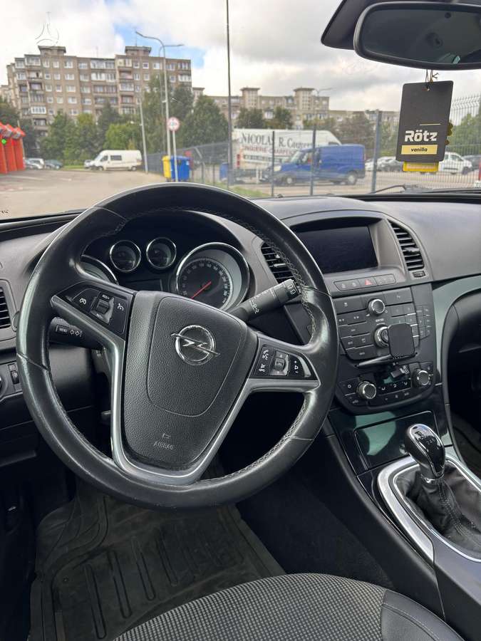 Opel Insignia 2011 — photo 7
