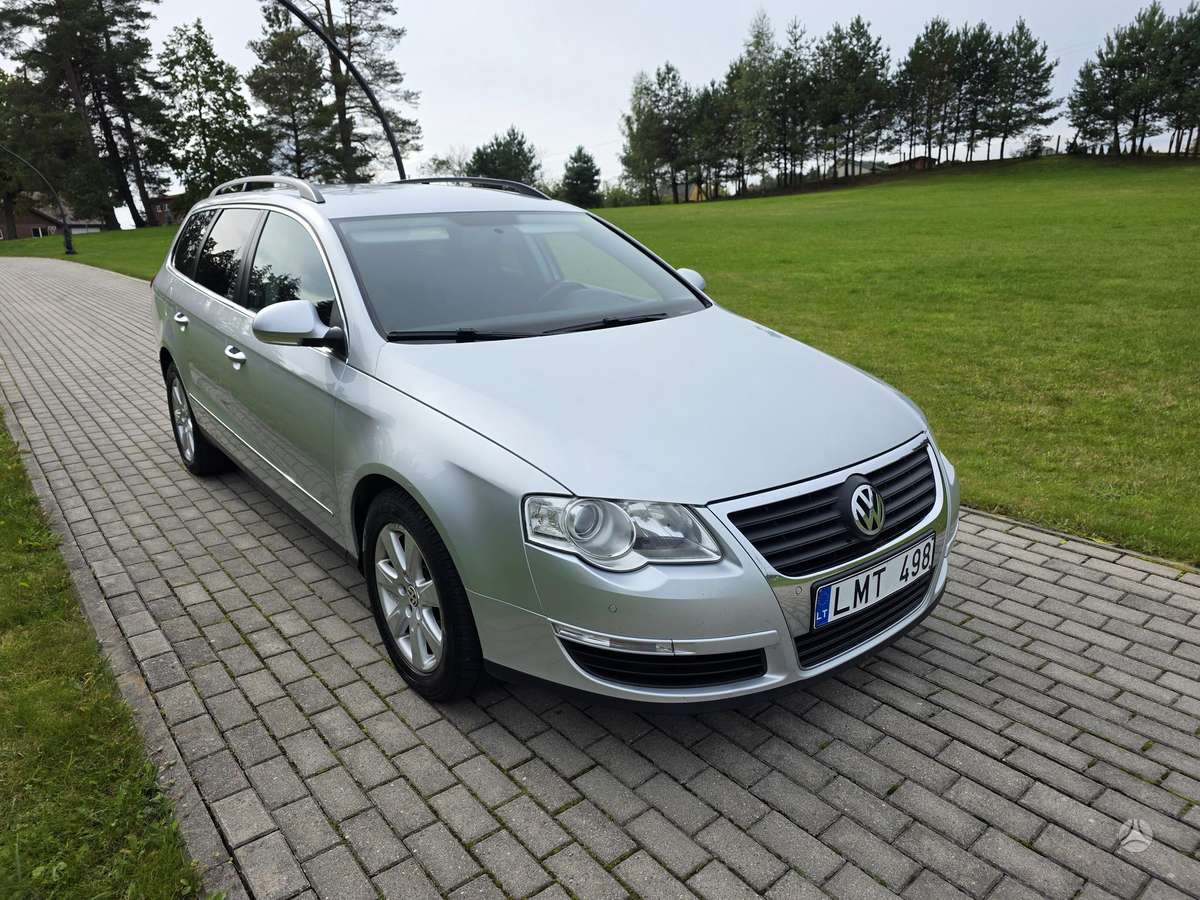 Volkswagen Passat 2009 — rear view