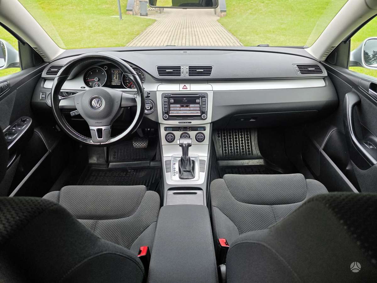 Volkswagen Passat 2009 — photo 21