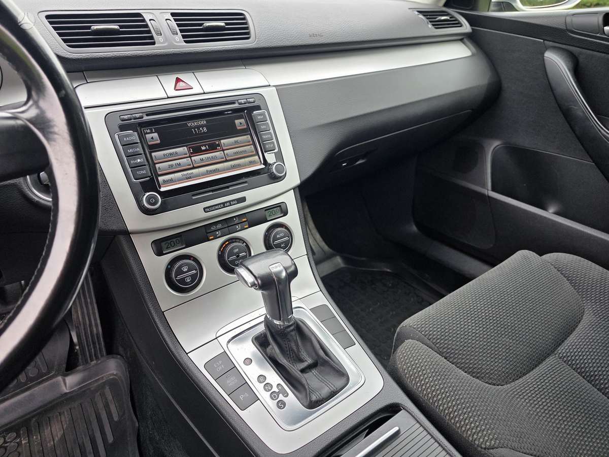 Volkswagen Passat 2009 — photo 27