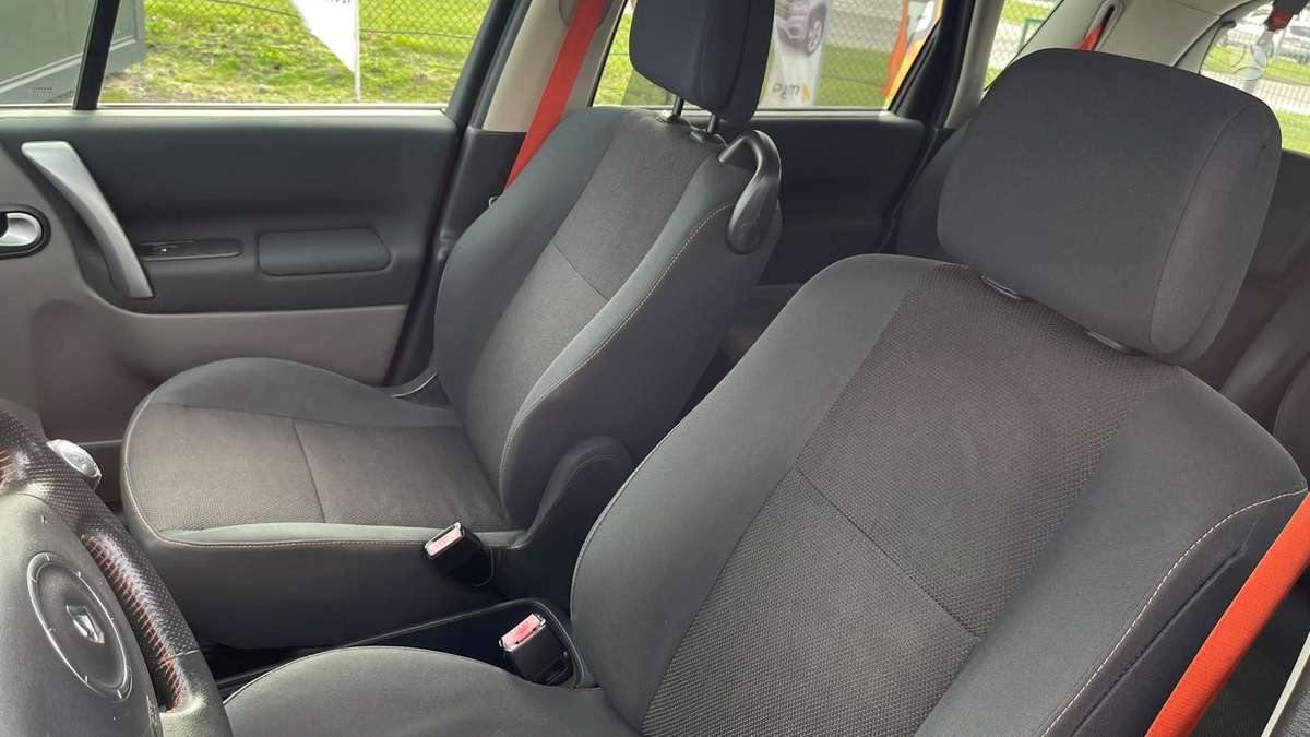 Renault Scenic 2009 — photo 18