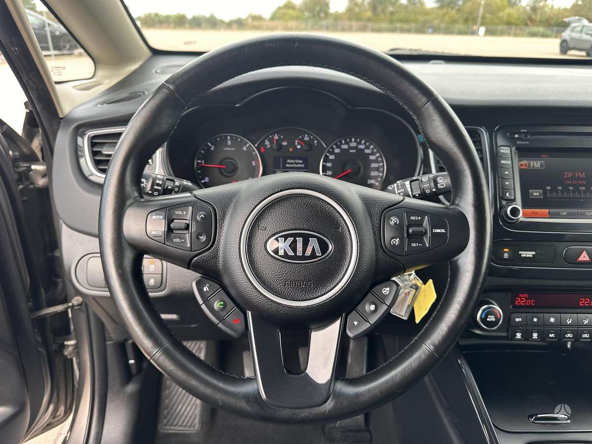 Kia Carens 2015 — photo 12