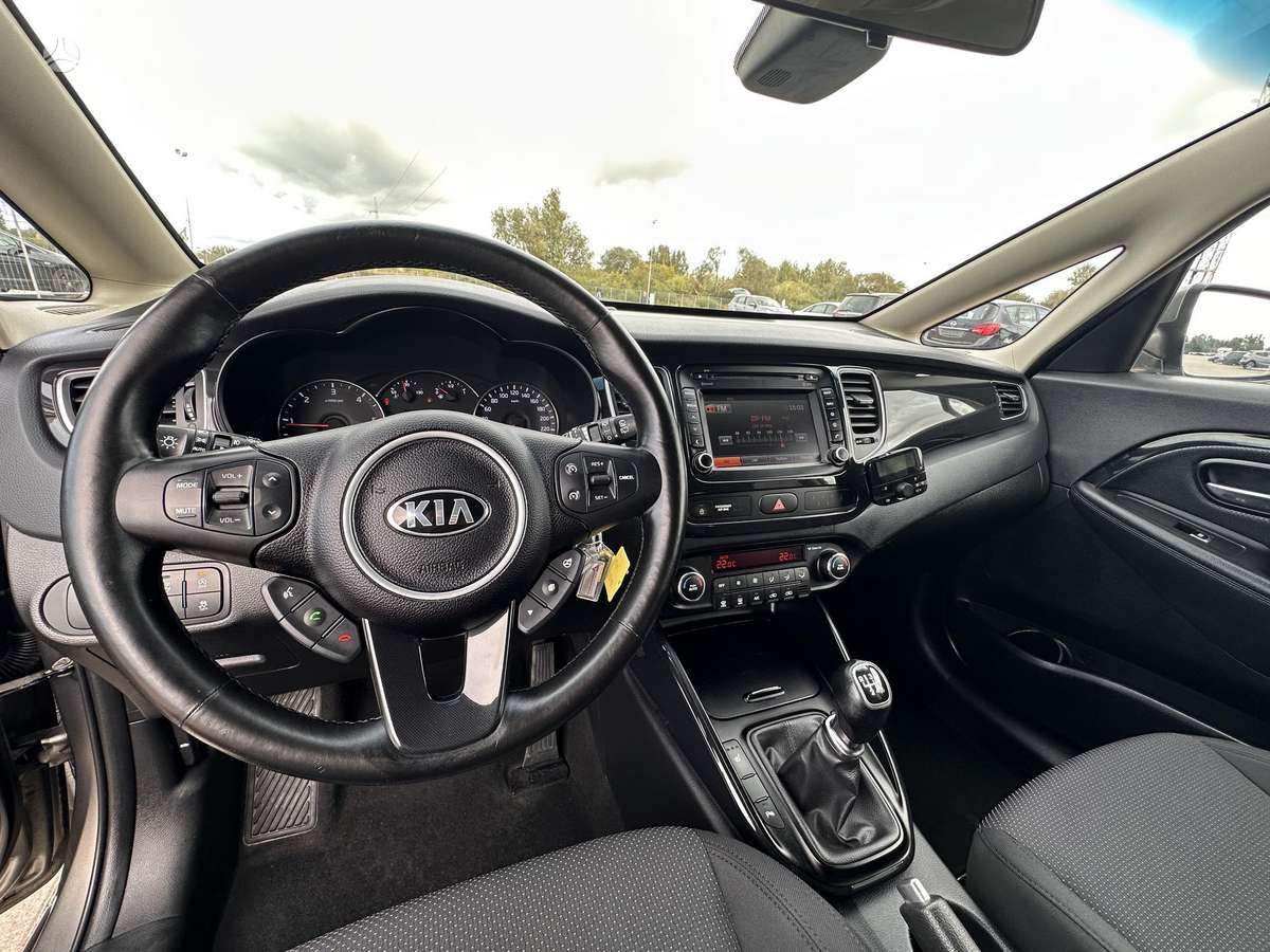 Kia Carens 2015 — photo 13