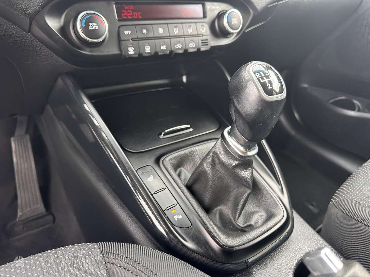 Kia Carens 2015 — photo 16