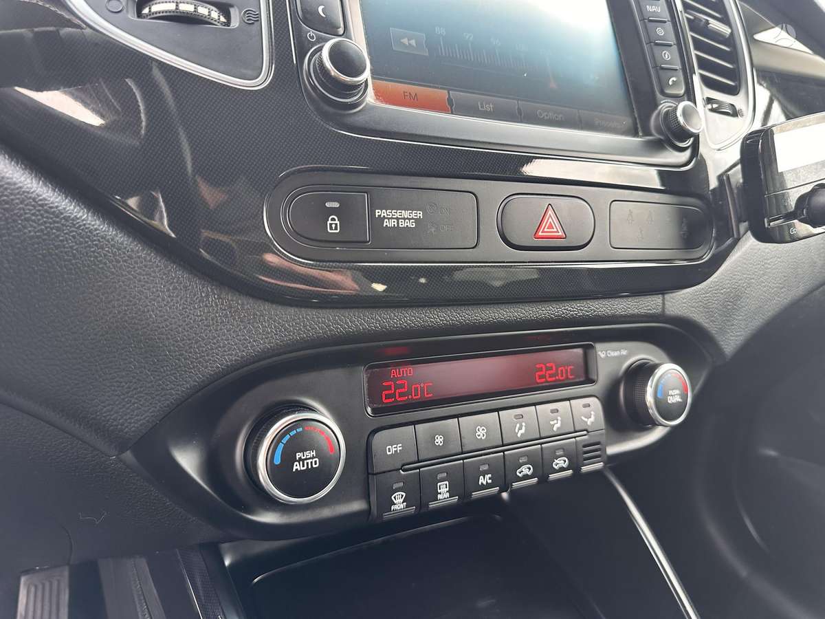 Kia Carens 2015 — photo 17