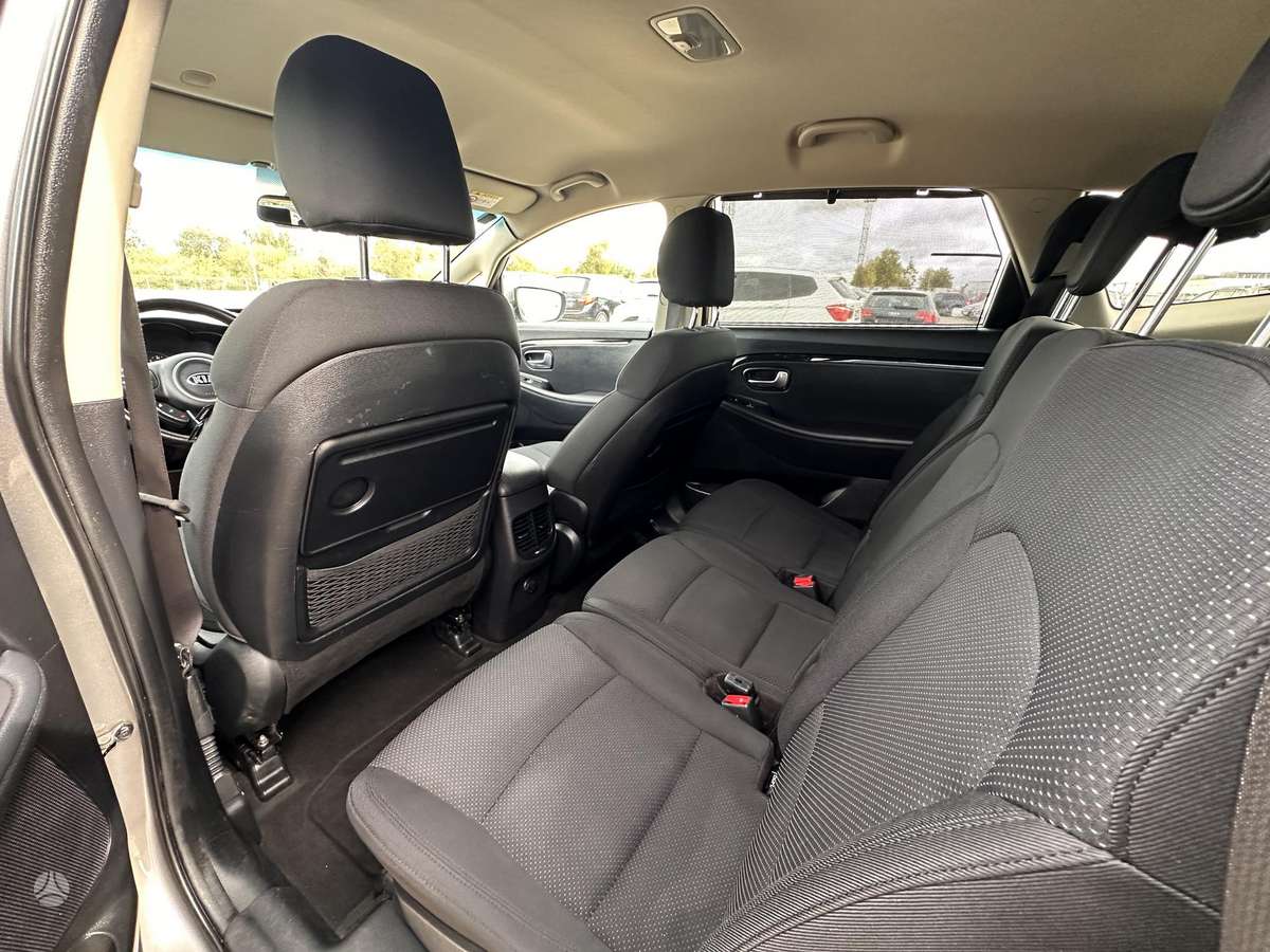 Kia Carens 2015 — photo 18