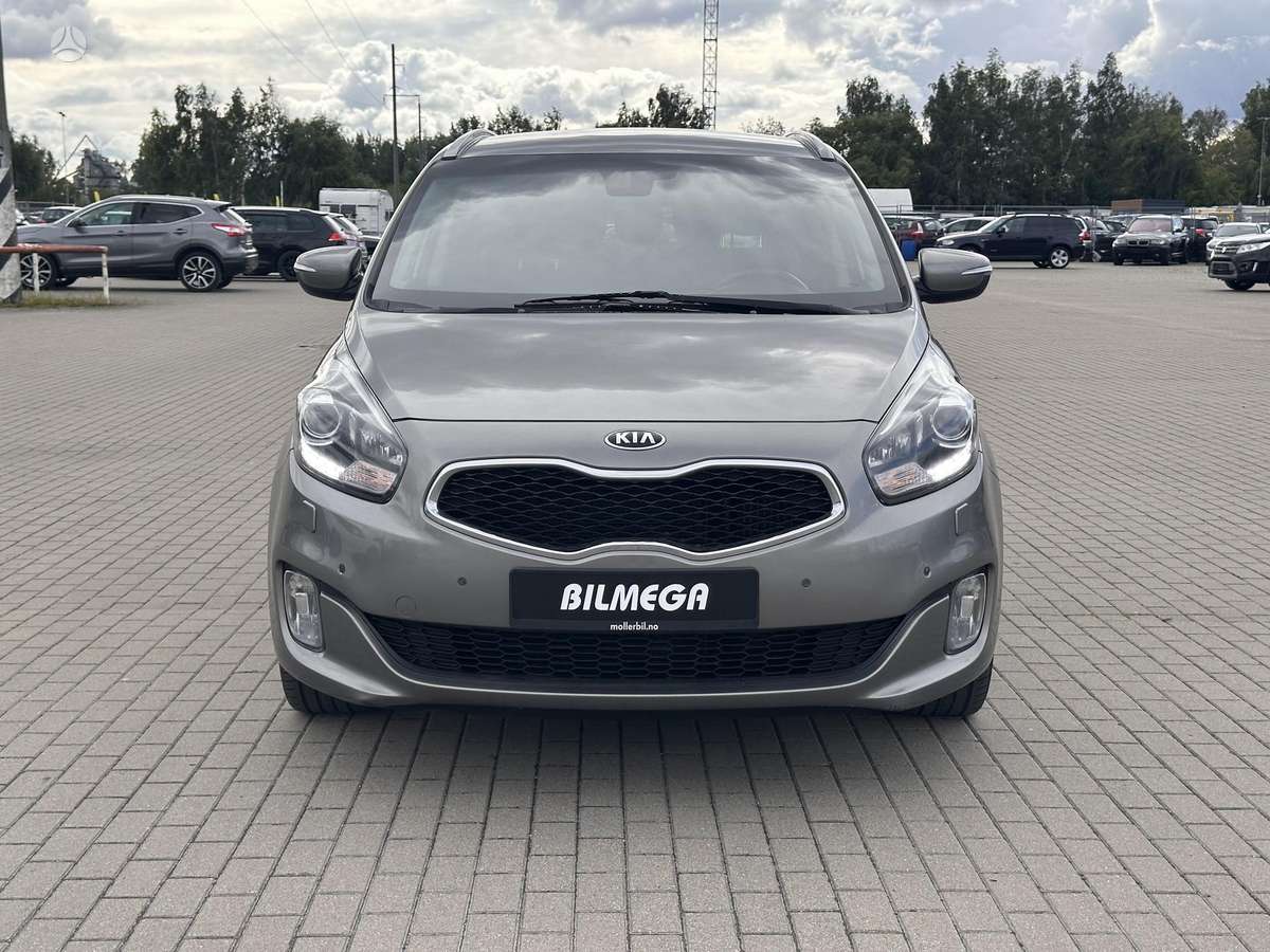 Kia Carens 2015 — rear view