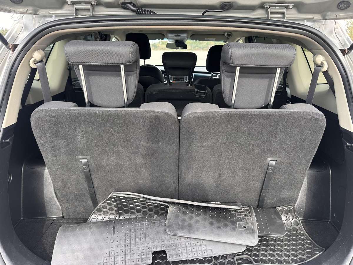 Kia Carens 2015 — photo 20