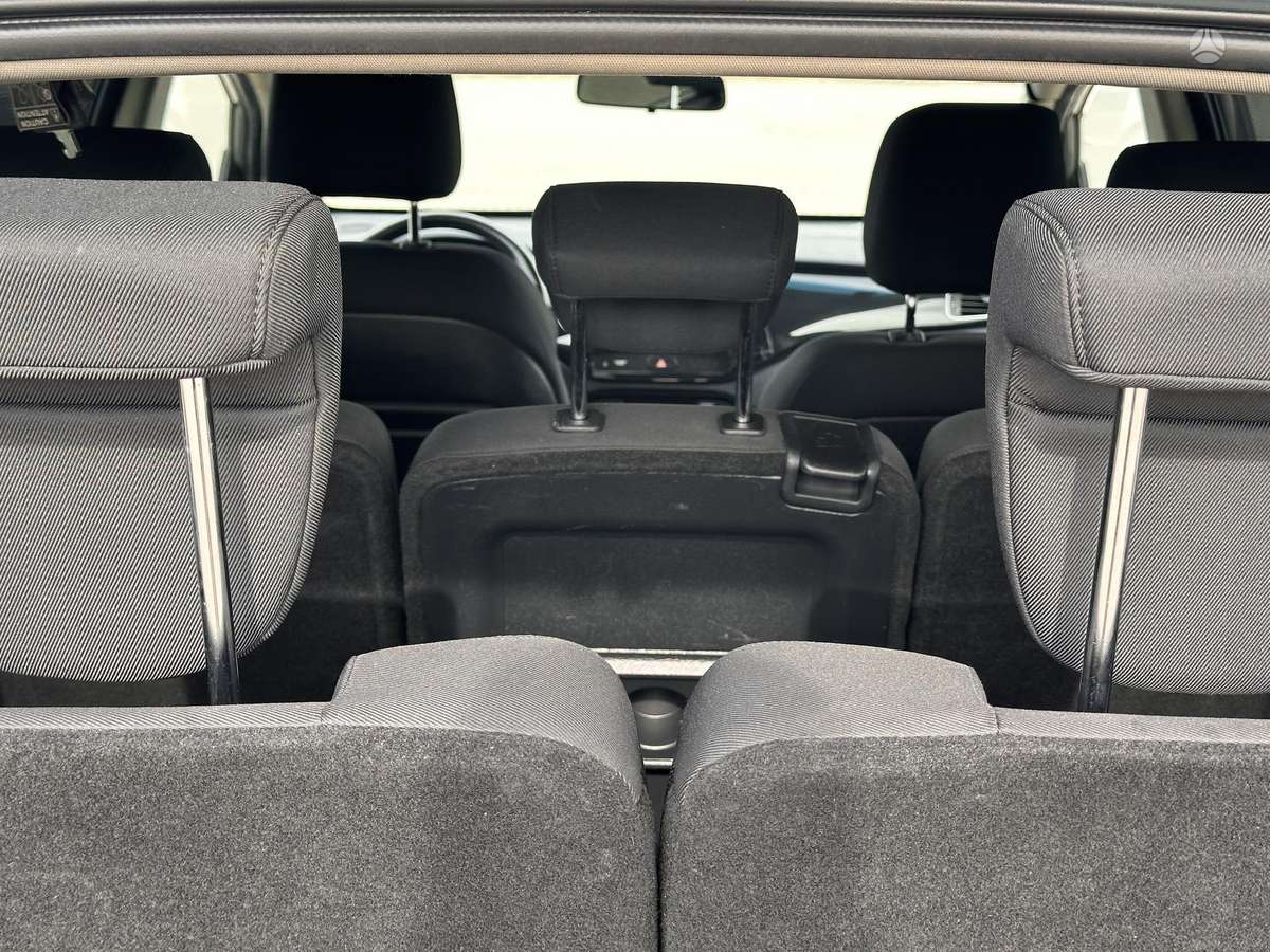Kia Carens 2015 — photo 21