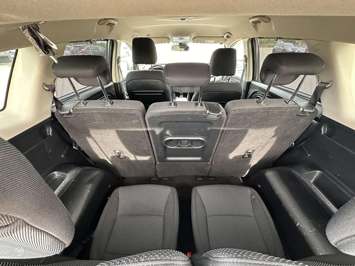 Kia Carens 2015 — photo 22