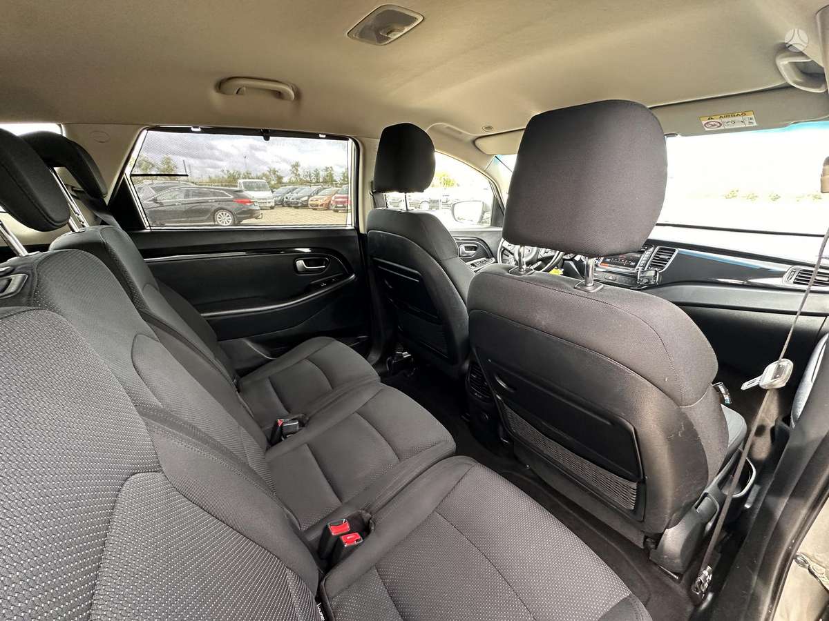 Kia Carens 2015 — photo 23