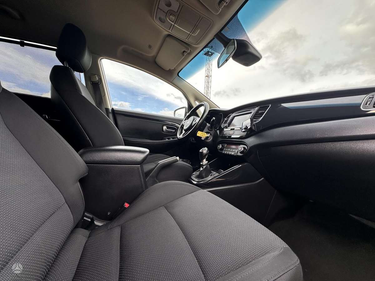 Kia Carens 2015 — photo 24