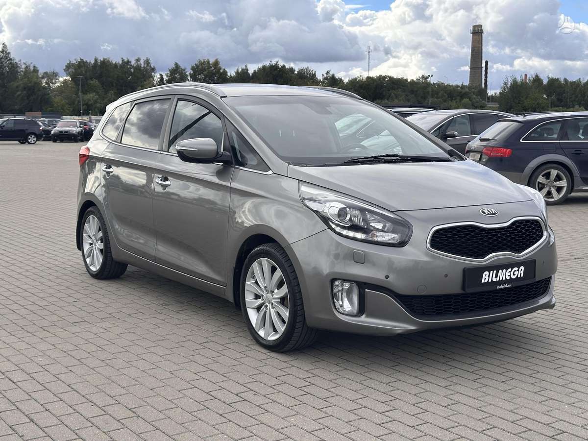 Kia Carens 2015 — interior