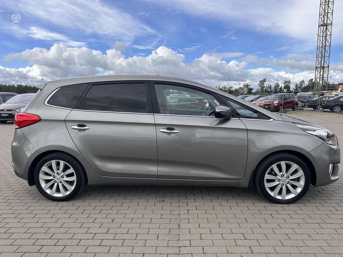 Kia Carens 2015 — engine 1685 cm³, 136 HP (100kW)