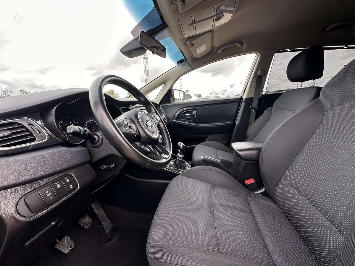 Kia Carens 2015 — photo 9