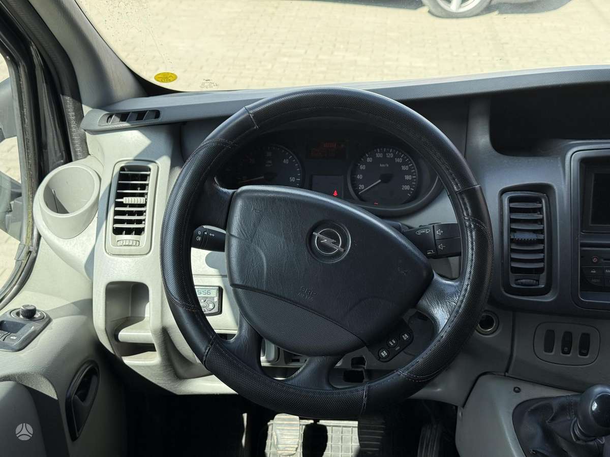 Opel Vivaro 2011 — photo 10