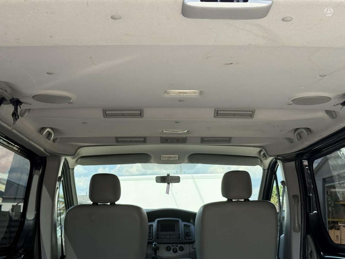 Opel Vivaro 2011 — photo 11