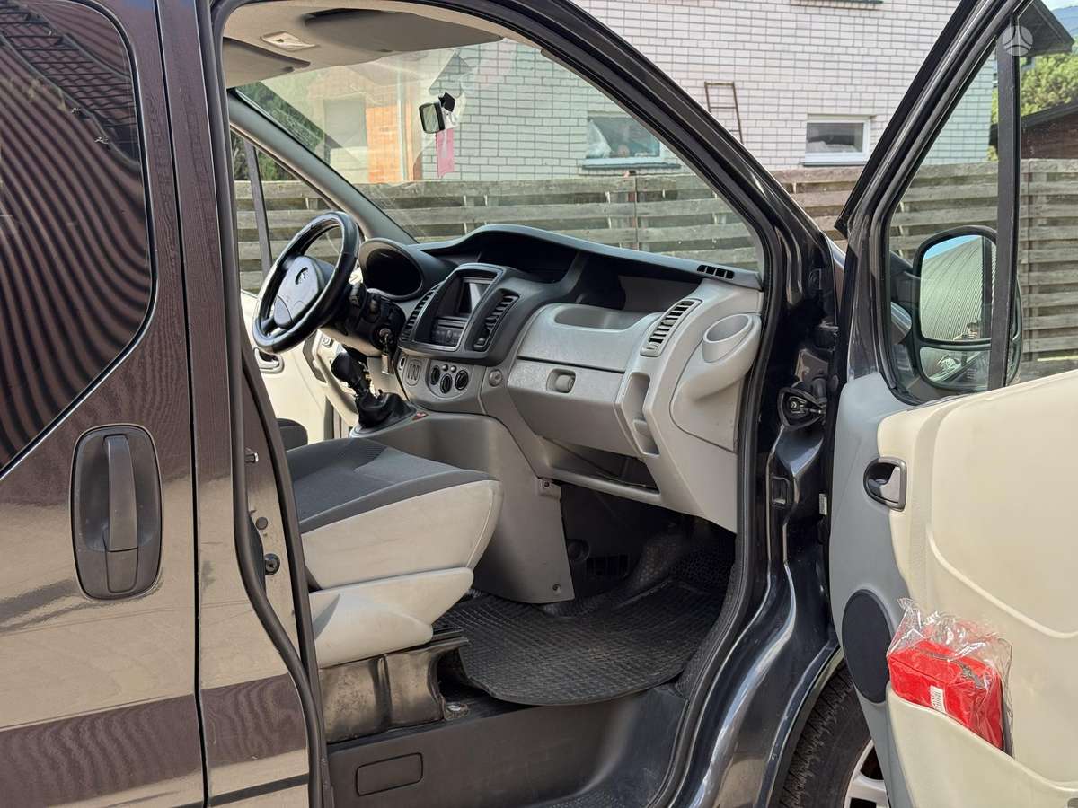 Opel Vivaro 2011 — photo 13