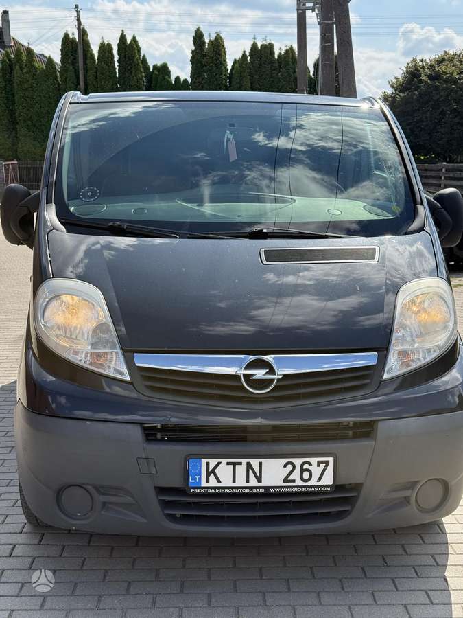 Opel Vivaro 2011 — interior