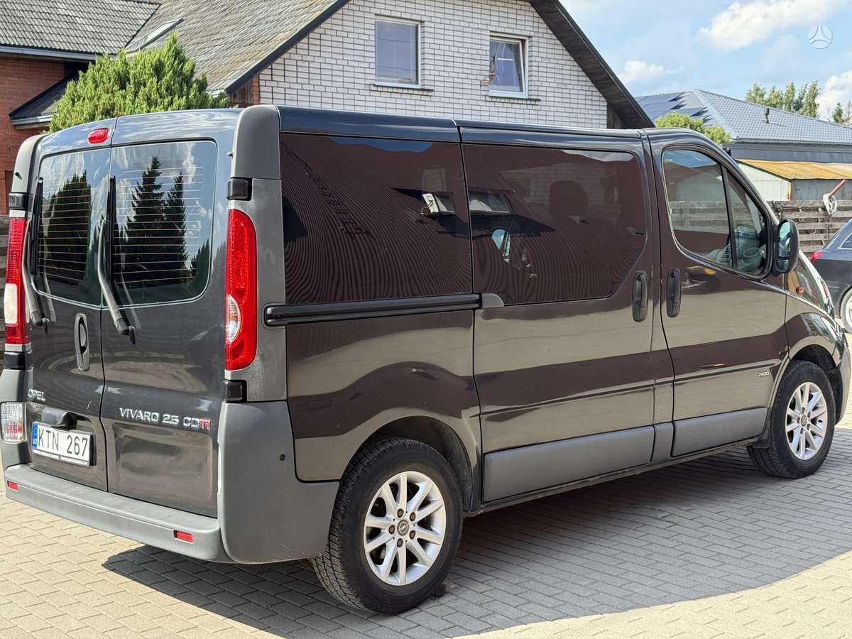 Opel Vivaro 2011 — photo 5