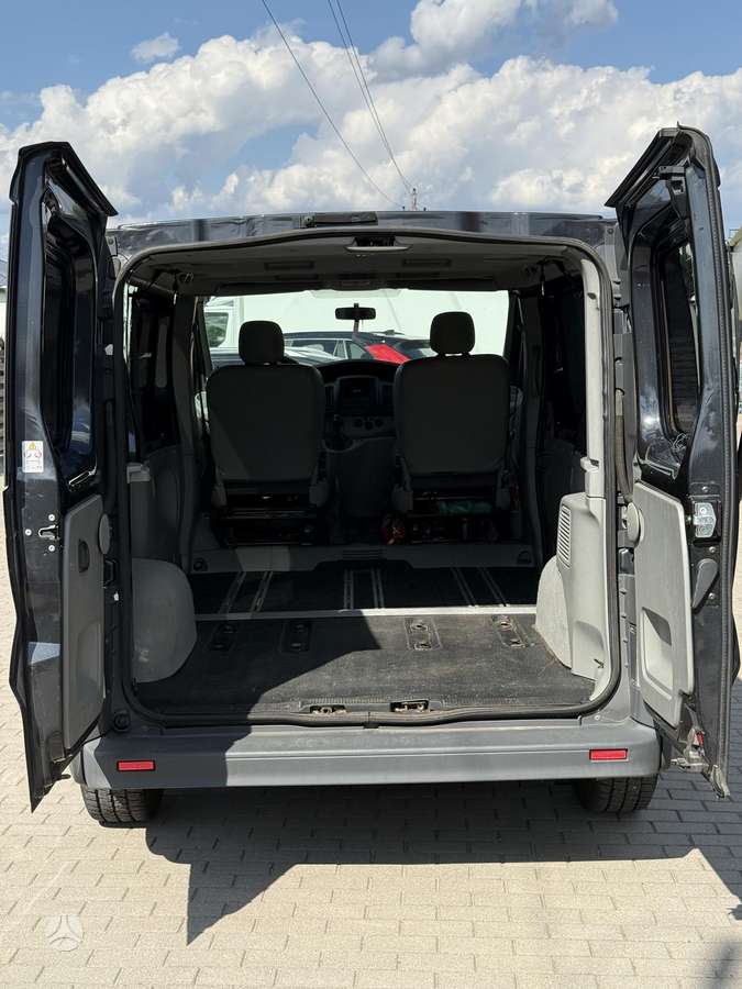 Opel Vivaro 2011 — photo 7