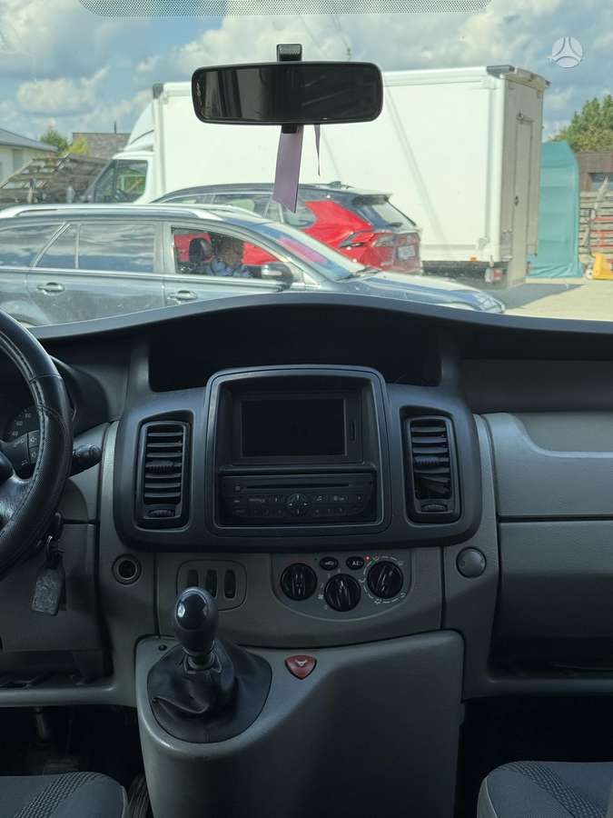 Opel Vivaro 2011 — photo 9