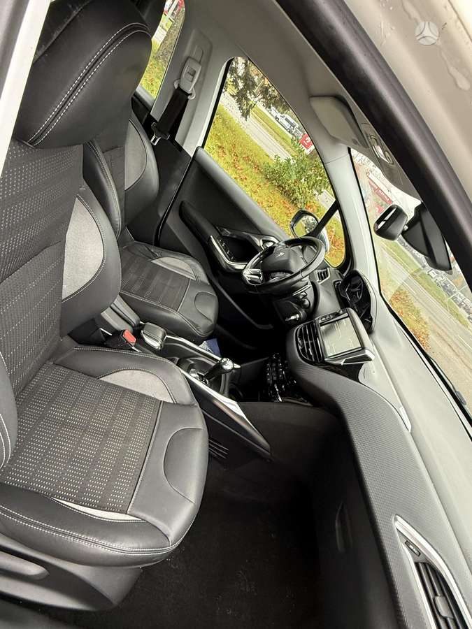Peugeot 2008 2014 — photo 14