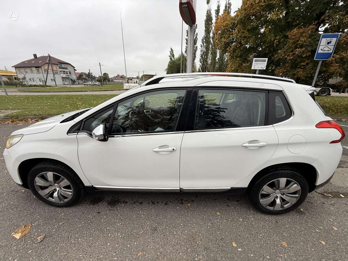 Peugeot 2008 2014 — rear view