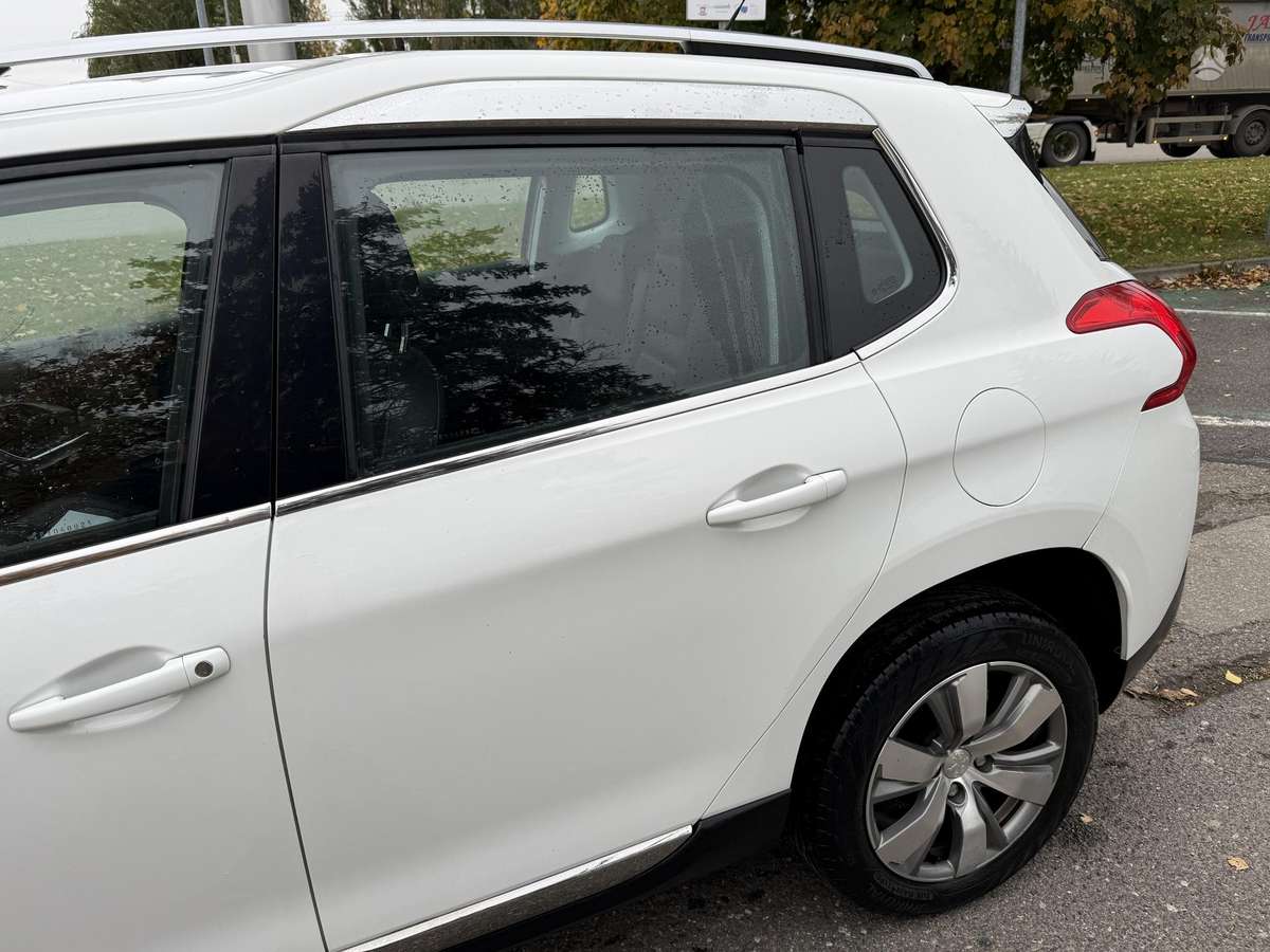 Peugeot 2008 2014 — interior