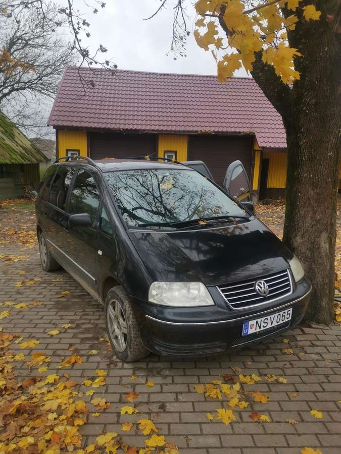 Volkswagen Sharan 2004 — rear view