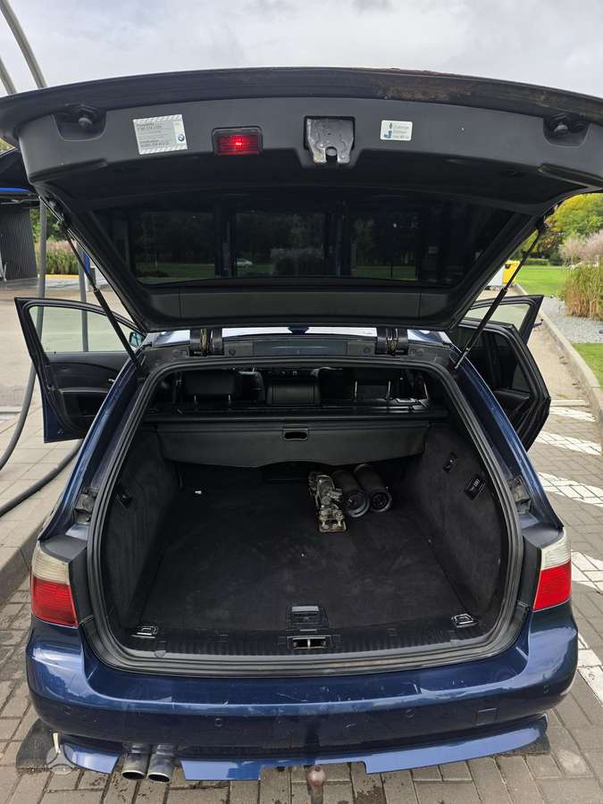 BMW 530 2006 — rear view
