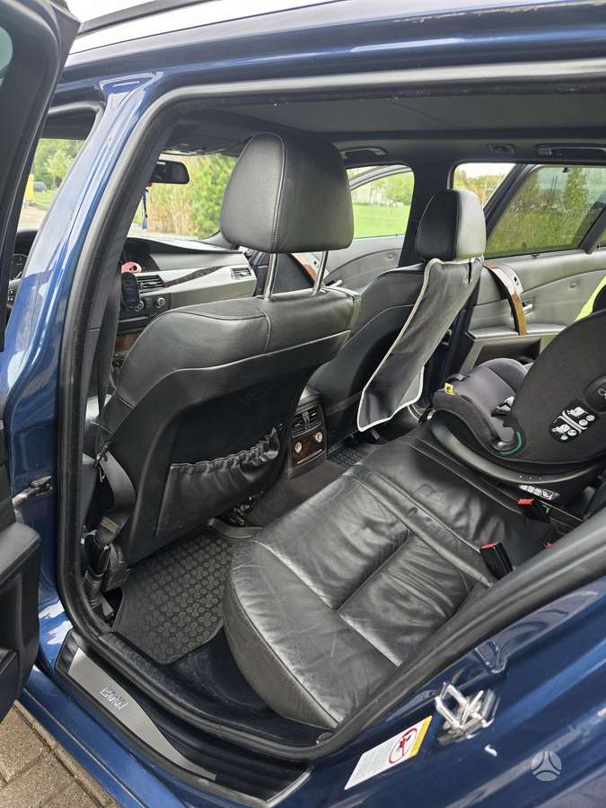 BMW 530 2006 — interior